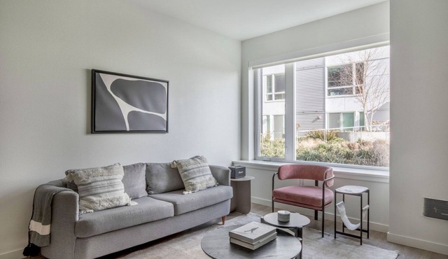 Sunny First Hill 1BR w/Gym, Roof & Lounge, nr Pioneer Sq, by Blueground