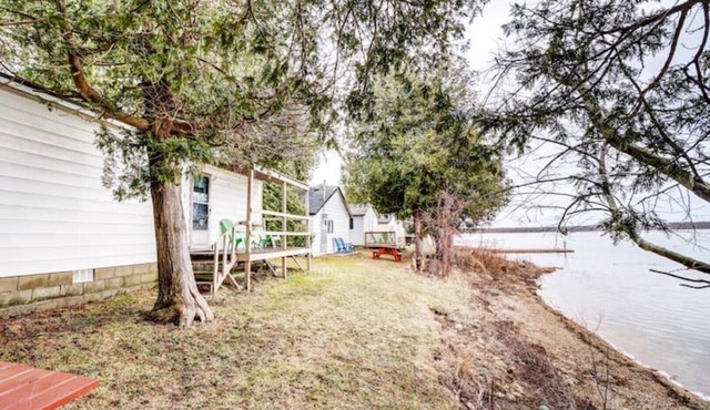 Sunset Lakefront Spacious 8 people Getaway,
