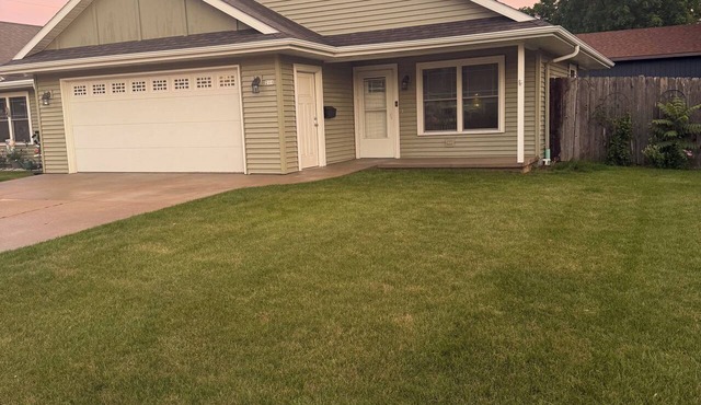 Superb 2-bedroom house in Oshkosh - WALKING DISTANCE TO EAA