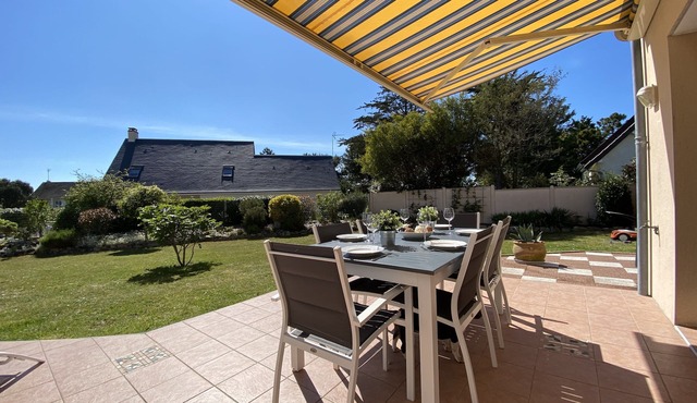 Superb and warm villa located 300 meters from the sea.