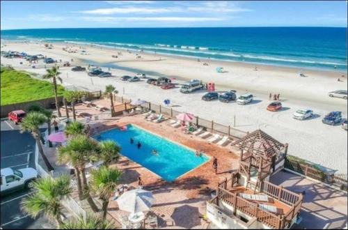 Superior beach studio with Pool Access and free parking