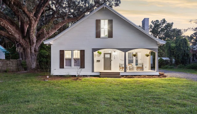 The 1923 Historic 5BR Fire Pit · Sleeps 10