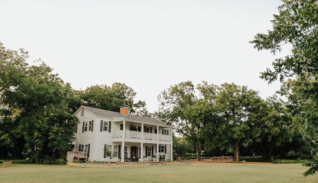 The Acre - Modern Farmhouse with Pool