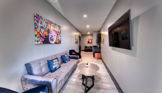 The Bella`s Blonde Bombshell Suite, Sleeps 4, Private Balcony