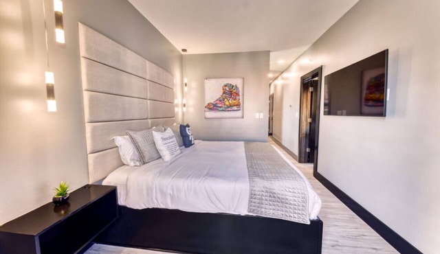 The Bella`s Sneaker Dreamzzz Suite, Sleeps 2, Private Balcony