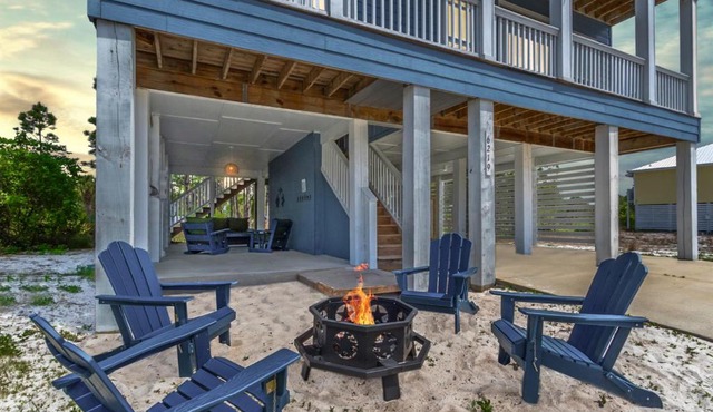 The Blue Mermaid Walk to Beach! Dog Friendly Heated Pool Fire Pit 2KingSte