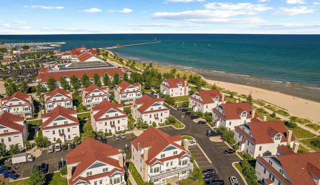 The Cottage - Beachfront Condo on Lake Michigan