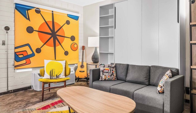 The Egyptian - Retro Modern Motel - Room 200