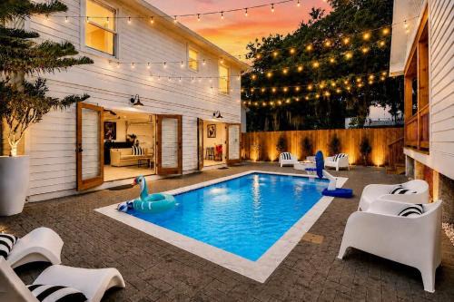 The Grand Augustine l Heated Pool l Walk to DNTN