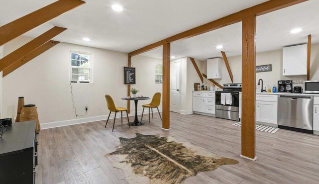 The Lily Pad Modern Cottage In The City
