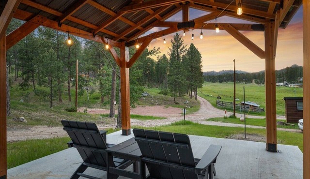 The Monet: Sauna + Firepit + Needle Views