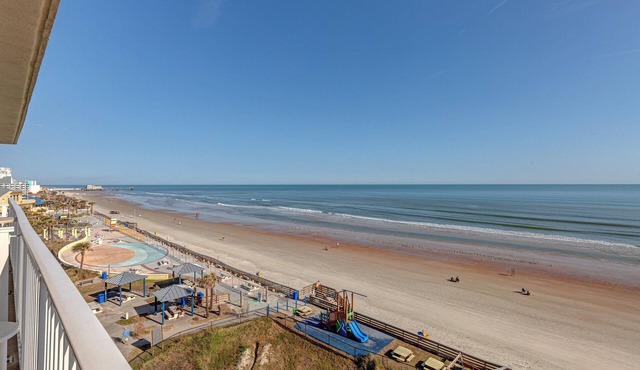 The Ocean Calls – Beachfront Studio w/Balcony, Queen Bed & Walkable Fun