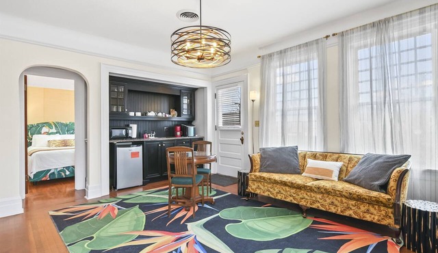 The Pasfield House - Historic Mansion: The Nest