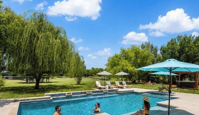 The Perfect Getaway 5BR/4BA with Pool and Hot Tub