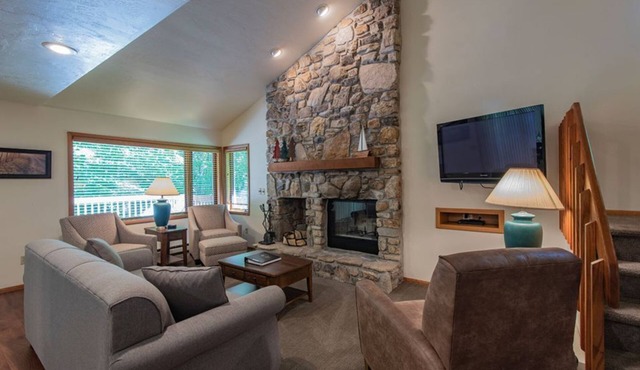 The Rushes: Elegant 2BR Condo with Lake View, Indoor Pool, & Hot Tub