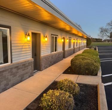 The Sandusky Melrose - Next to the Cedar Point Sports Center and Sports Force! Recently Renovated!