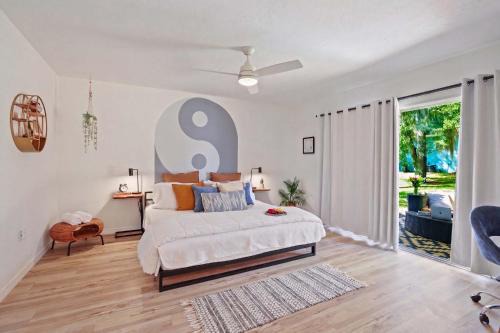 The YinYang - King Bed , Workspace , Full Kitchen