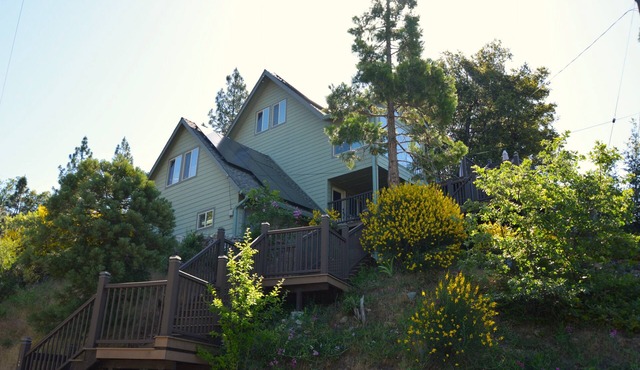 This multi-level lake area home has spacious outdoor covered and uncovered decking and a gas BBQ