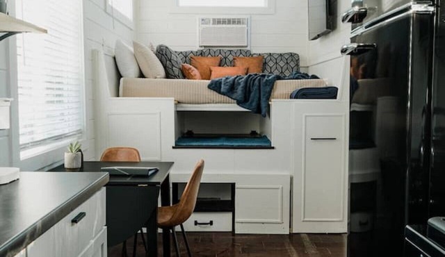 Tiny House Creekside · Peaceful Tiny House with great views and wildlife!