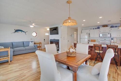 Tiny Tides Waterfront Cottage