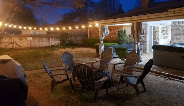 TOTAL PRIVACY & TOTALLY PRIVATE HOT TUB, 4 Bed, 3 Bath, 2 Car - SLEEPS 14!