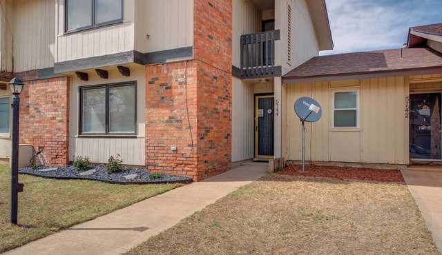 Totally updated Townhouse located in a great area with pool access in the summer