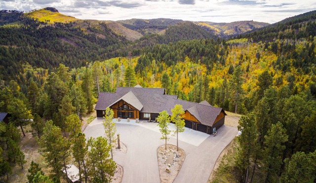 Trail Ridge Lodge-7 Bedroom 4 miles from Deadwood