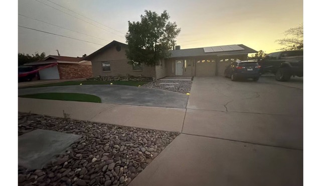Tranquil 3-bedroom open floor pool house with AC in beautiful El Paso