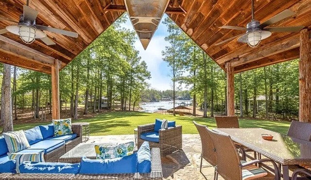 Tranquil 4-bedroom house with dock on Lake Martin