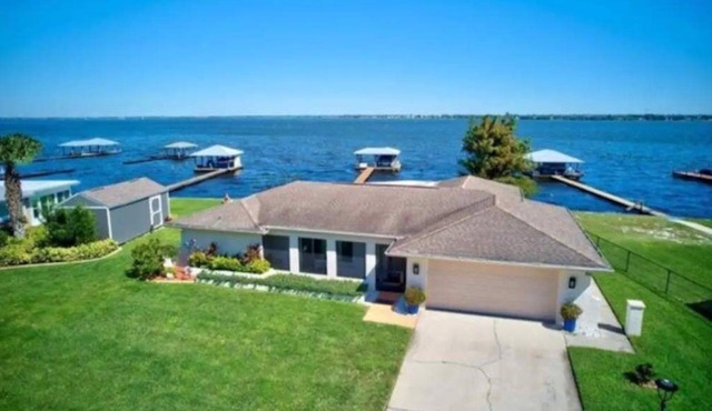Tranquil Lakefront Retreat