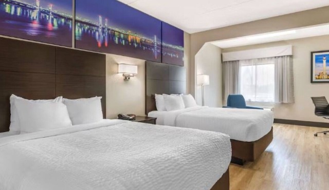 Tranquil Stay near E.P. Tom Sawyer State Park | Free Breakfast & Indoor Pool