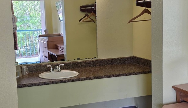 Travelers Inn
