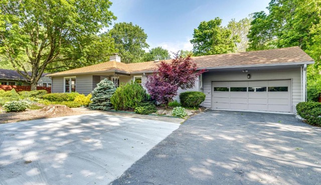Tree-Lined Indianapolis Home ~ 10 Mi to Downtown!
