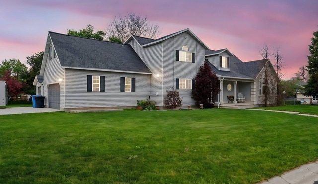 Tremendous 7-bedroom house with large movie and game room in Nibley
