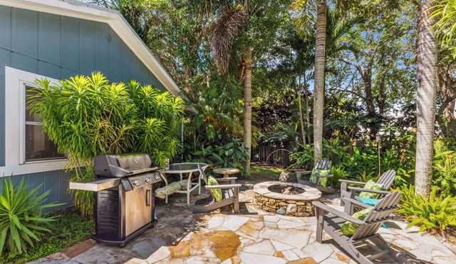 Tropical Oasis Pool House with full bath and full access to pool.