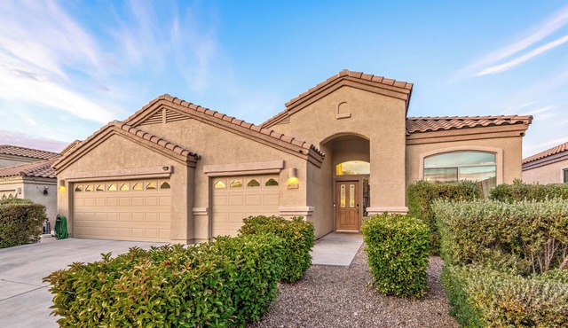 Tucson pool home - pets, putting green, no hidden fees
