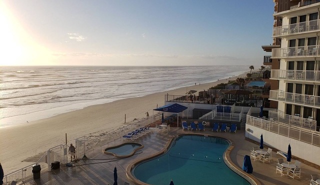 Two Bedroom, Ocean Front, Luxury Condo, Daytona Beach, FL 3938517