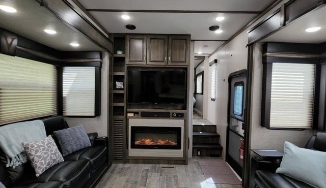 Two bedroom Glamping RV fully stocked/ golf cart