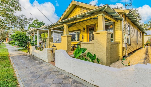 Two Couples, 2 Private Suites/1 BoHo GardenHouse