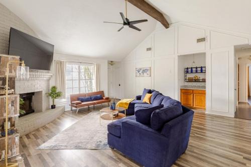 TX Home Away Large Patio, Smart TVs, FAST WiFi
