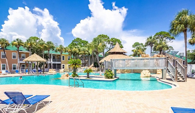 Ultimate Experience: Beautiful Condo with Spectacular Pool Near the Beach