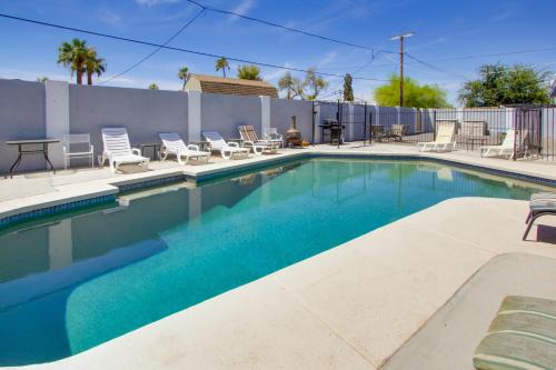 Ultimate Phoenix Group Getaway: Patio + Pool!