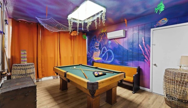 Underwater Home w/Game Room ~6 min to Stadium & DT