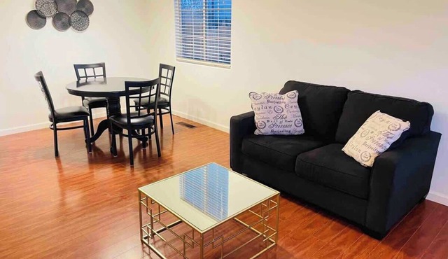 Unique 8 beds 5TVs Pet Friendly House Sleeps 15