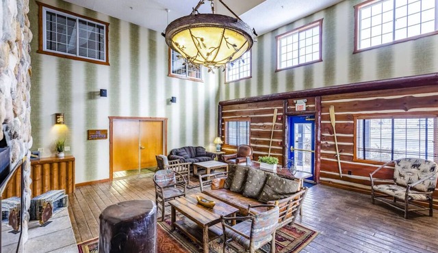 Unique Lodgings with Panoramic Views in Scenic Illinois | 3 Units
