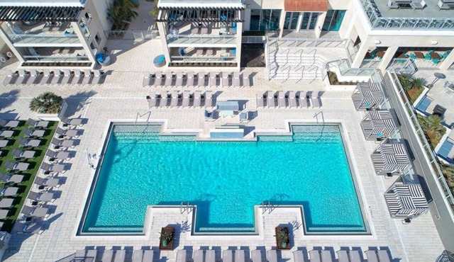 Unwind and Indulge In Our Oasis! 4 Relaxing Units w/City View, Outdoor Pool