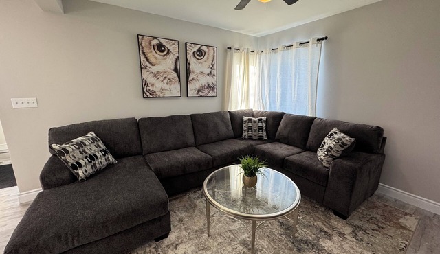 Unwind at Windemere 3-Bedroom Apartment in Thunder Bay