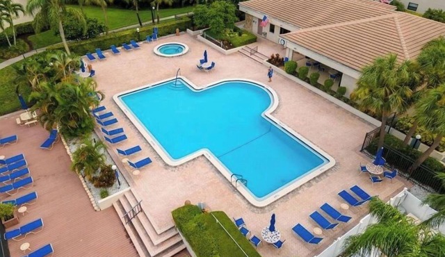 Updated 2nd floor 2/2 Condo just 5 minutes to top-ranked St Pete Beach