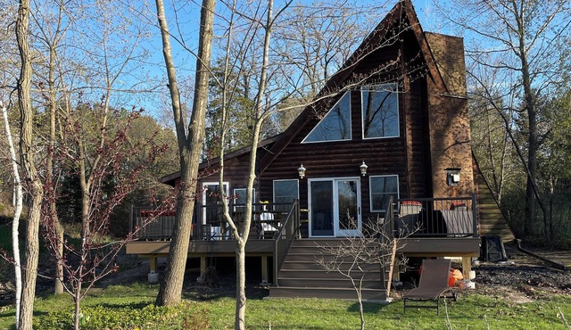 Updated 3 bedroom A-Frame CABIN on the Fox River in Princeton with WiFi, AC