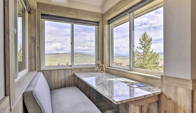 Updated Studio Loft in Granby: Epic Mountain Views